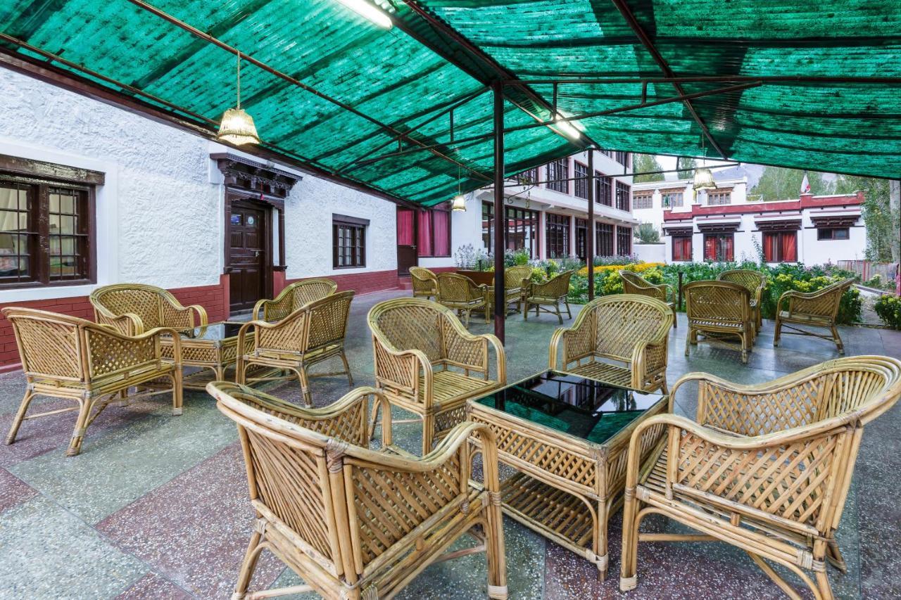 Hotel Asia 레 외부 사진